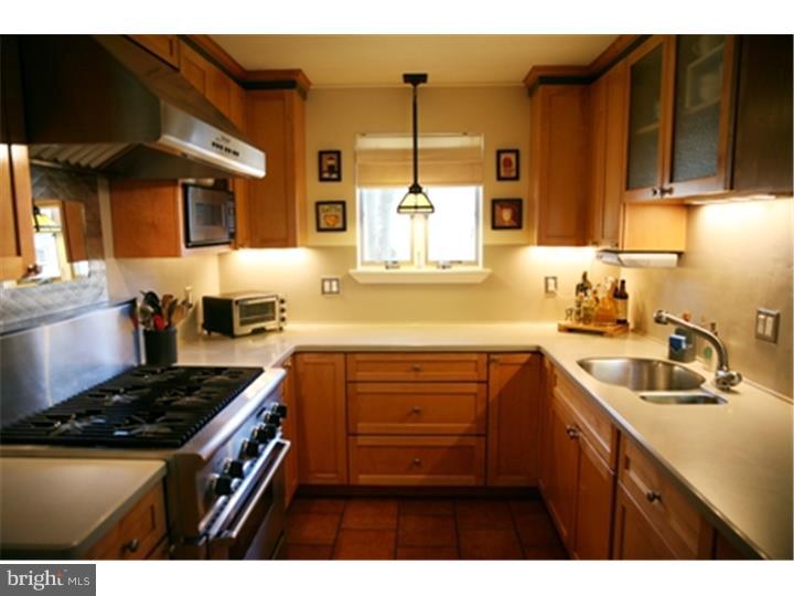 24 Duncan Lane Springfield, PA 19064 - Photo 8 of 25 Kitchen