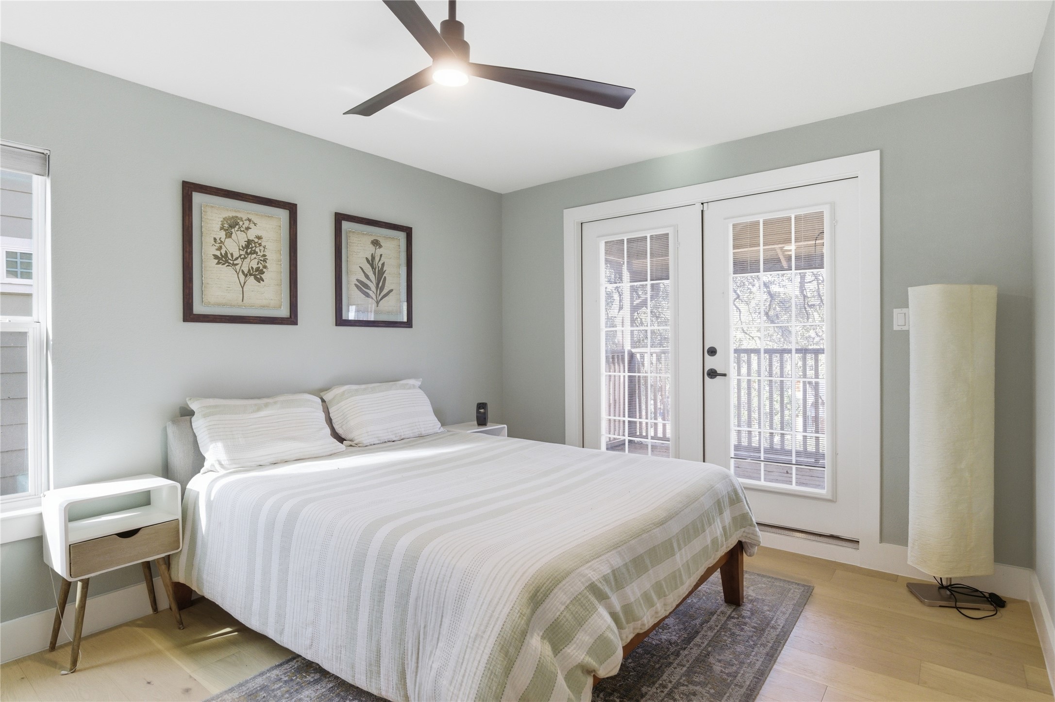 501 Lightsey Road Austin, TX 78704 - Photo 19 of 40 a bedroom with a large bed and a window