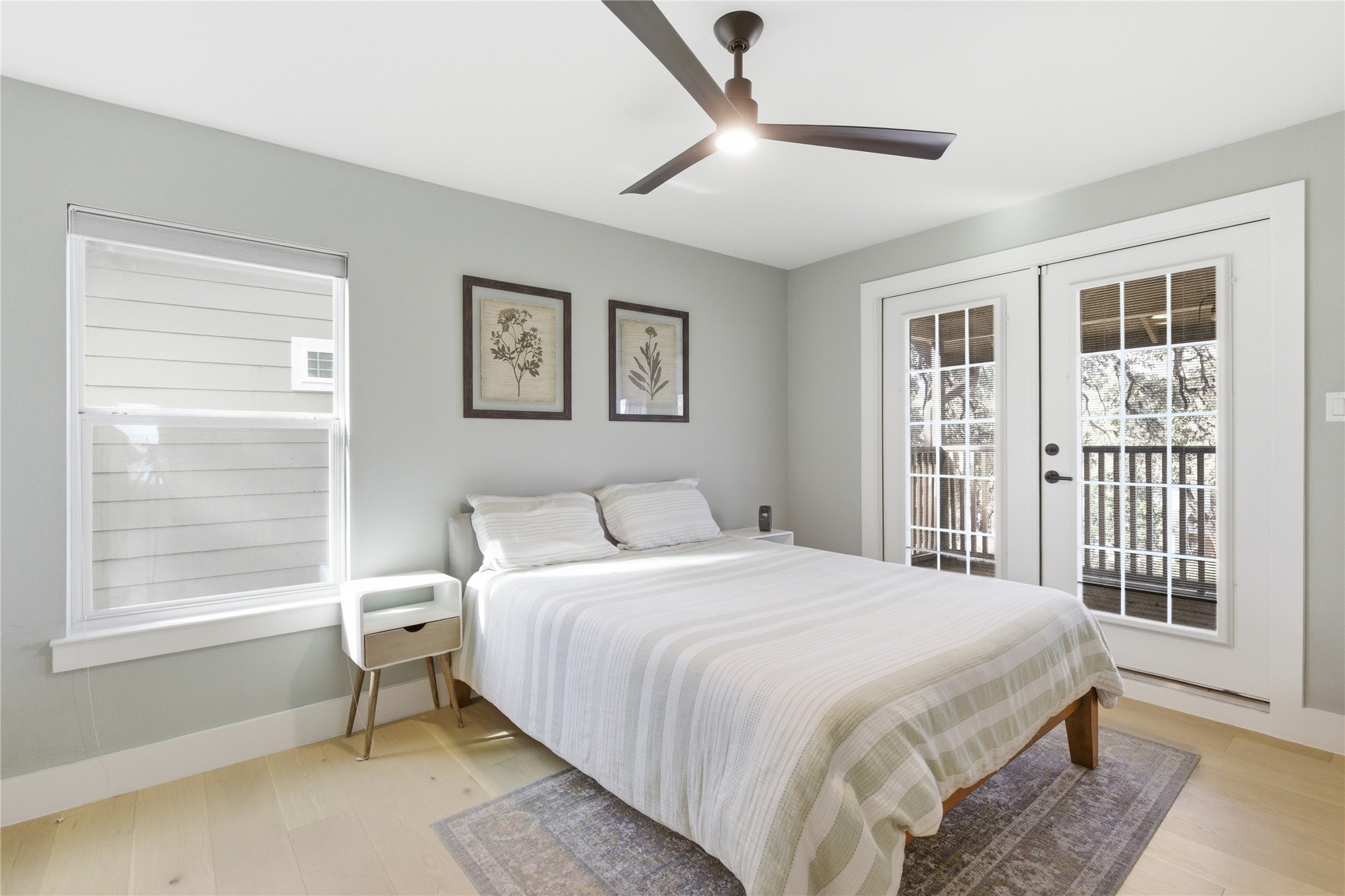 501 Lightsey Road Austin, TX 78704 - Photo 36 of 40 a bedroom with a bed and a large window