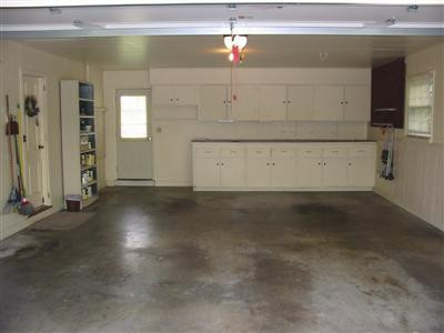 381 Westover Road Frankfort, KY 40601 - Photo 32 of 39 The oversized garage (20' by 29'--580 SF