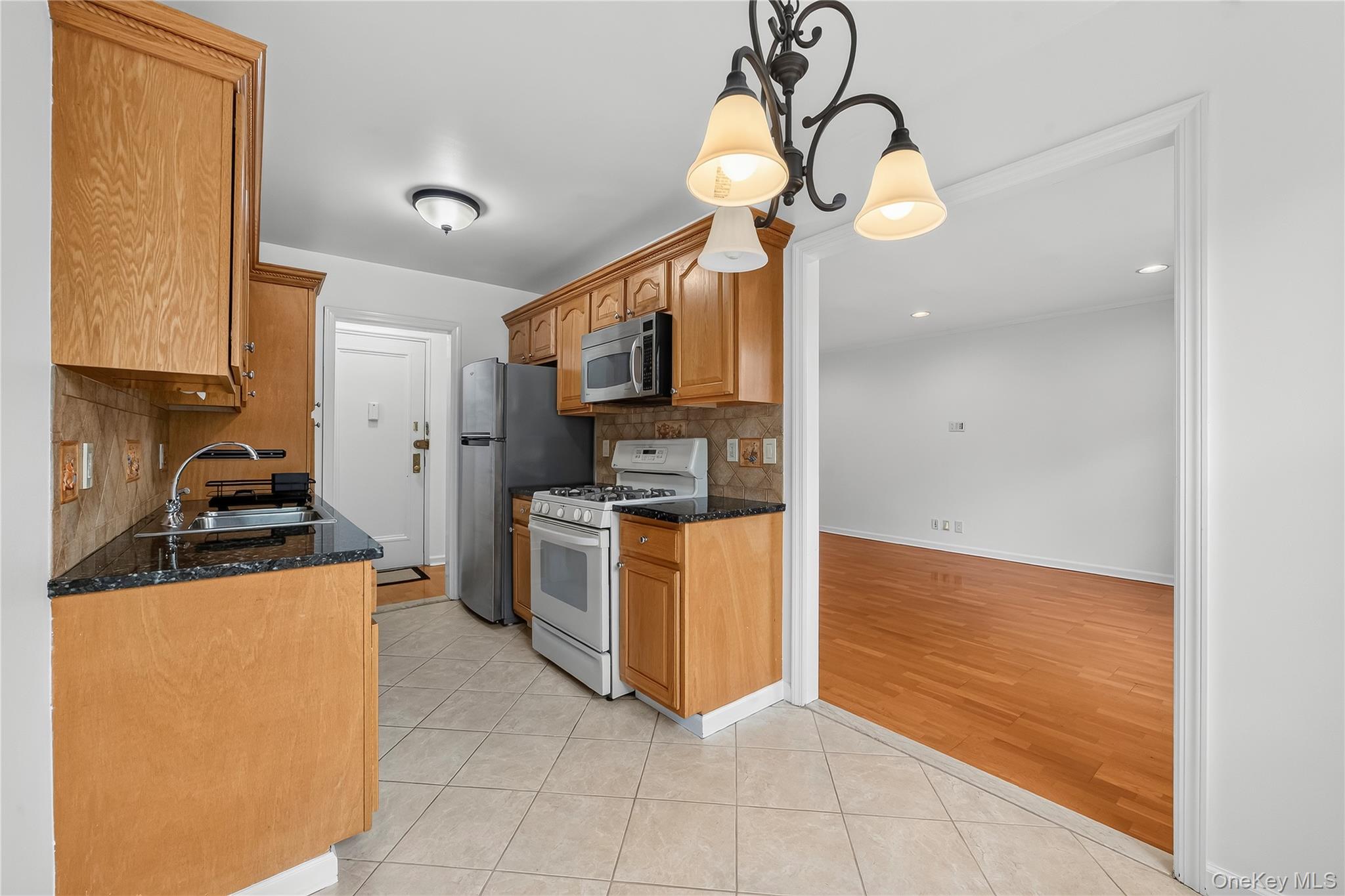 793 Palmer Road, Unit 2F Bronxville, NY 10708 - Photo 11 of 24