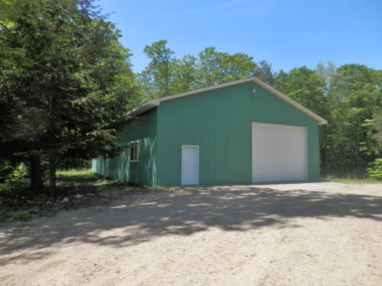 22296 Benton Road Mesick, MI 49668 - Photo 44 of 56 40x60 custom built pole barn