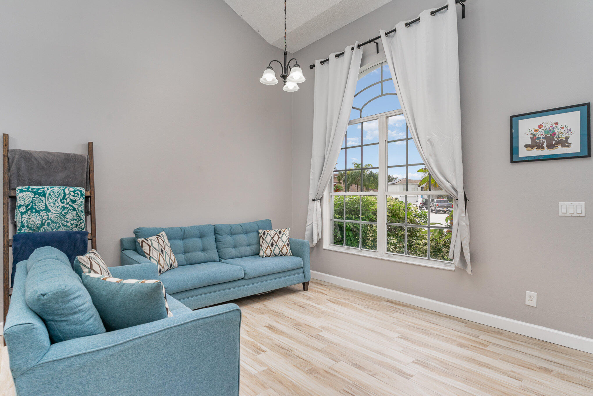 964 Shaw Circle Melbourne, FL 32940 - Photo 5 of 54 a living room with furniture and a window