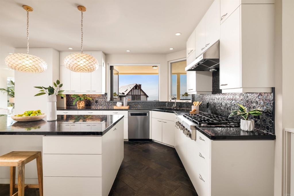 1876 Little Street La Jolla, CA 92037 - Photo 14 of 69