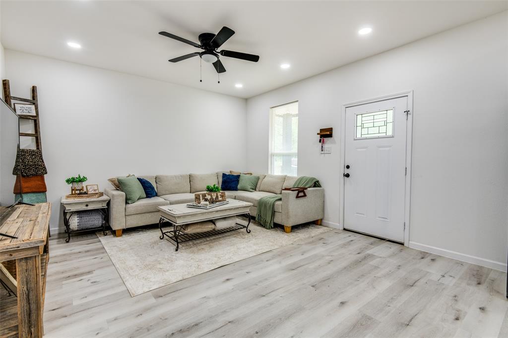 126 Little Feather Road Mabank, TX 75156 - Photo 4 of 26