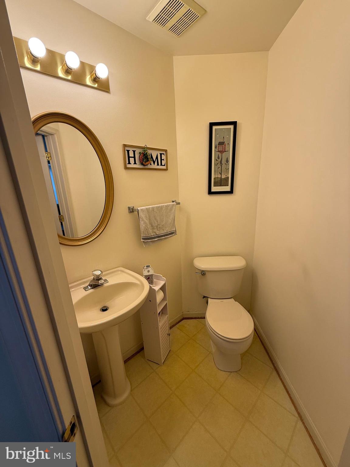 123 Jason's Ridge Smithsburg, MD 21783 - Photo 15 of 35 powder room off of living room