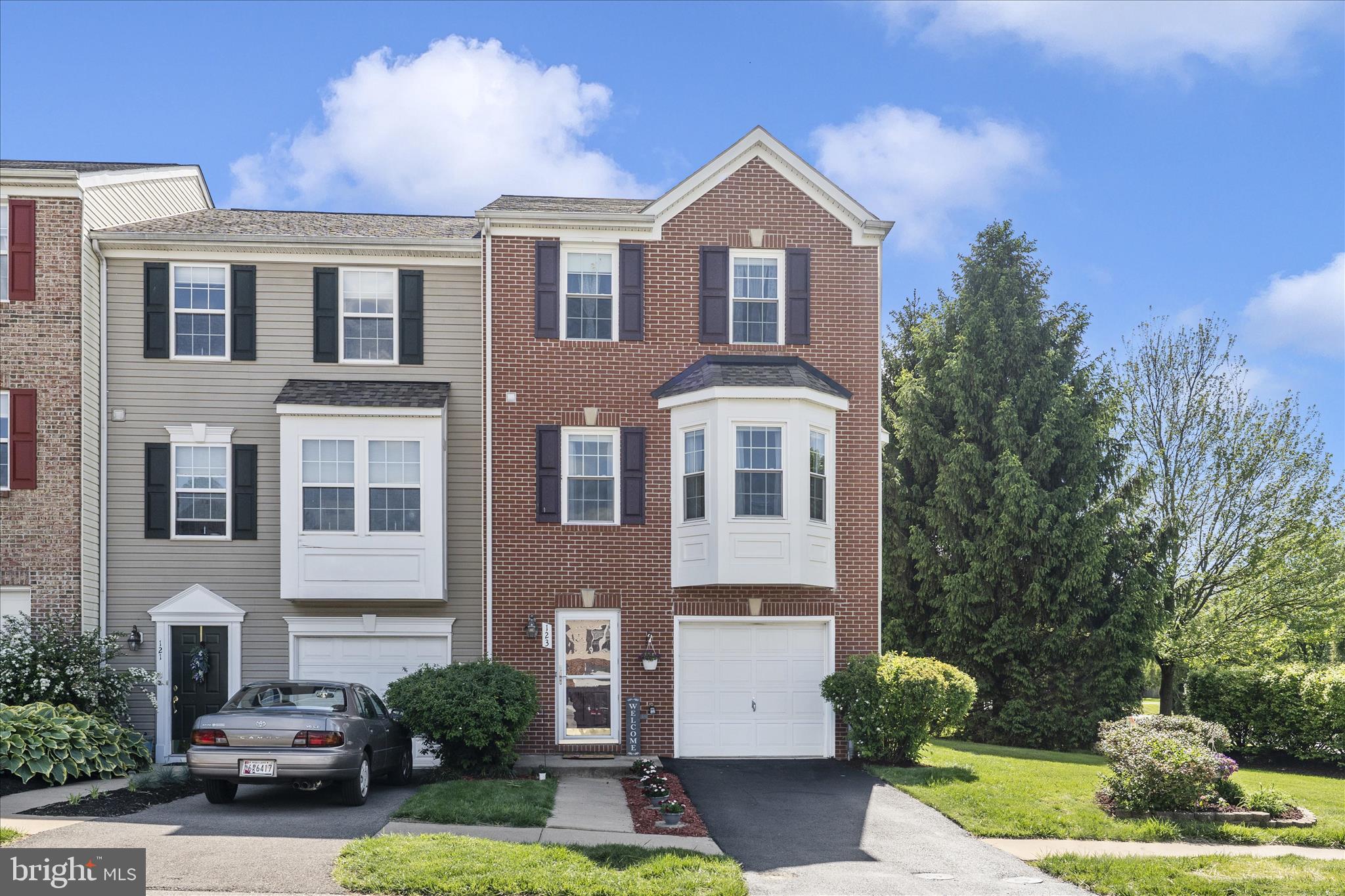 123 Jason's Ridge Smithsburg, MD 21783 - Photo 42 of 57 a front view of a house with garden