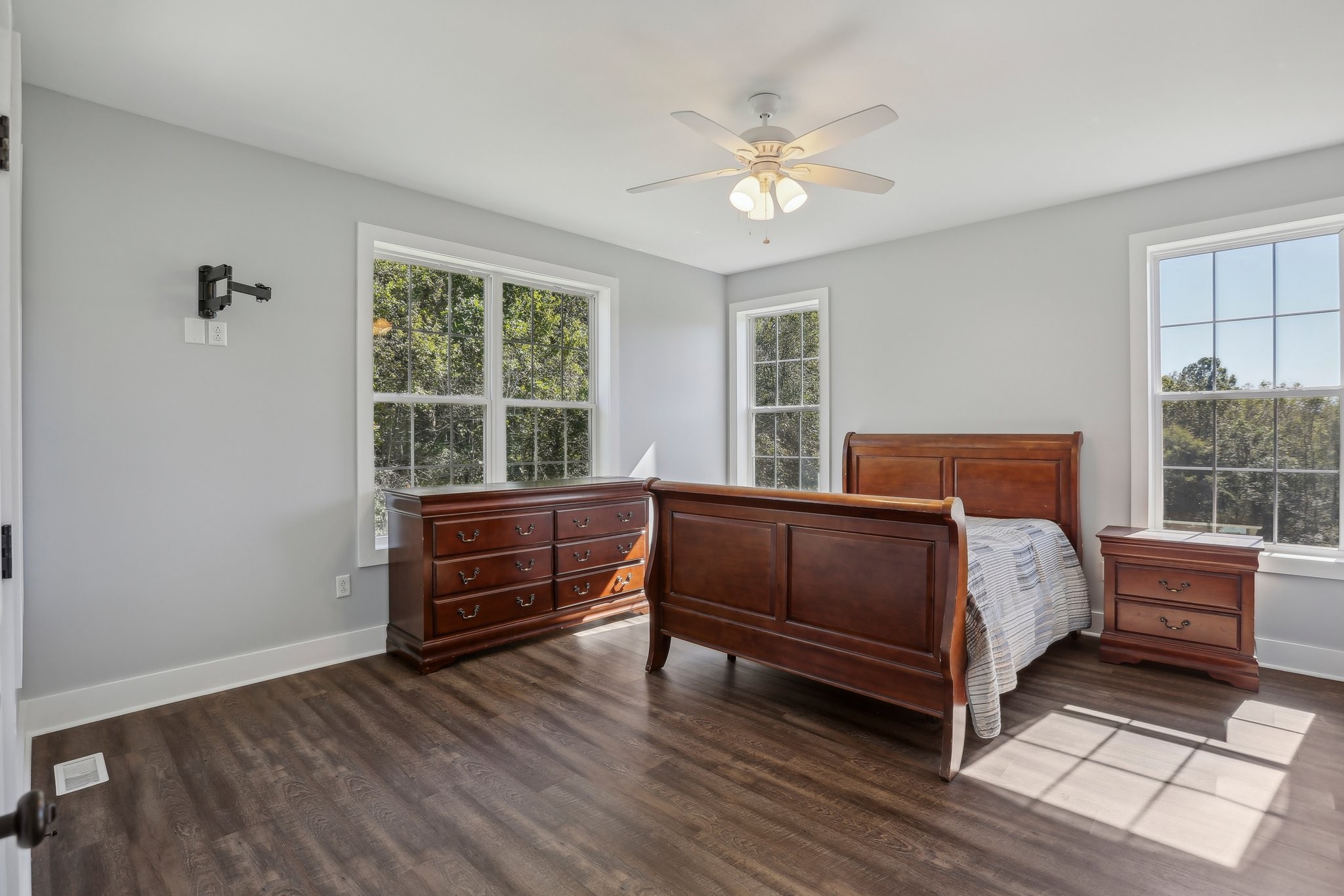 521 Boiling Springs Road Portland, TN 37148 - Photo 28 of 61 a bedroom with a bed and windows