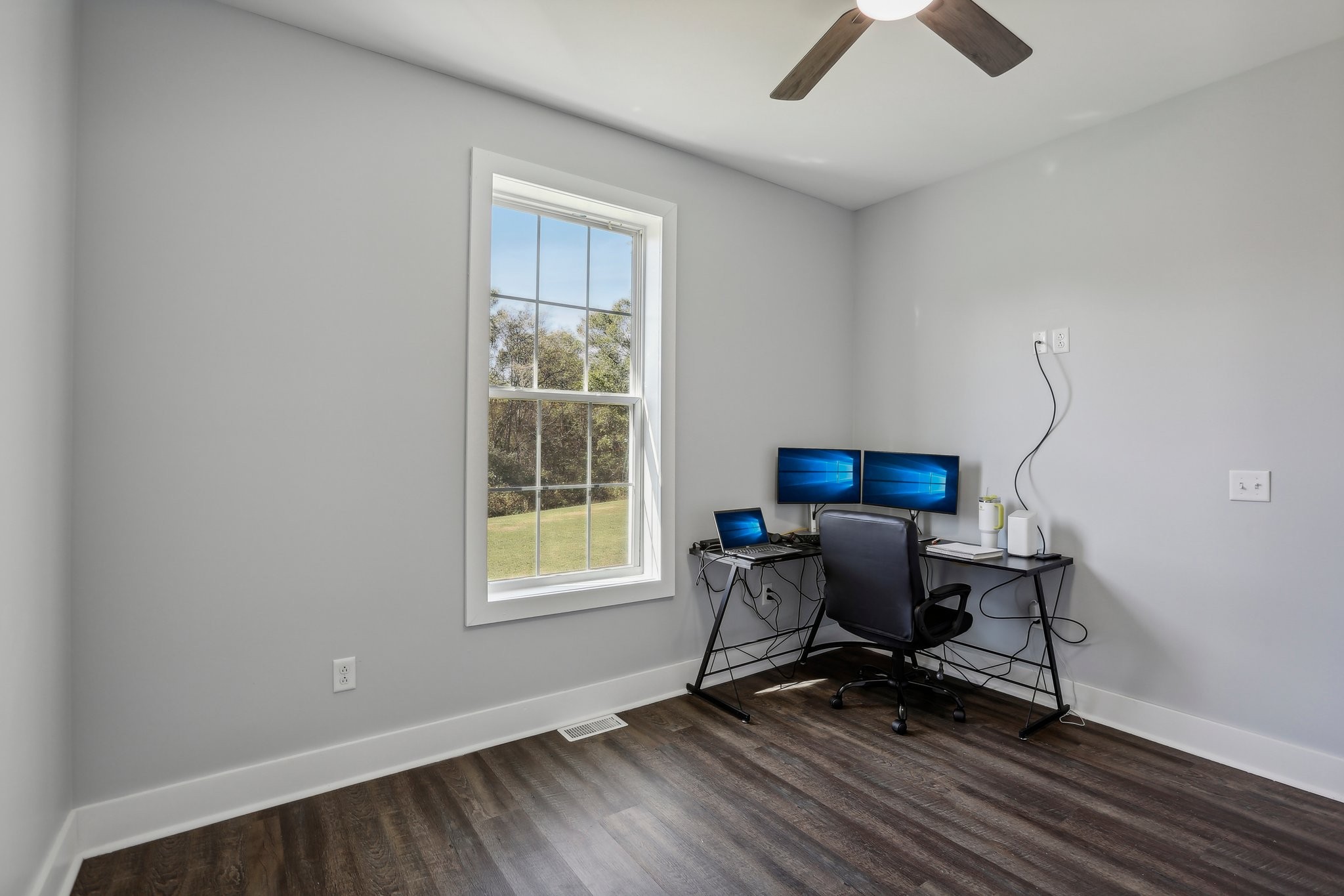 521 Boiling Springs Road Portland, TN 37148 - Photo 35 of 61 a workspace with furniture and a window