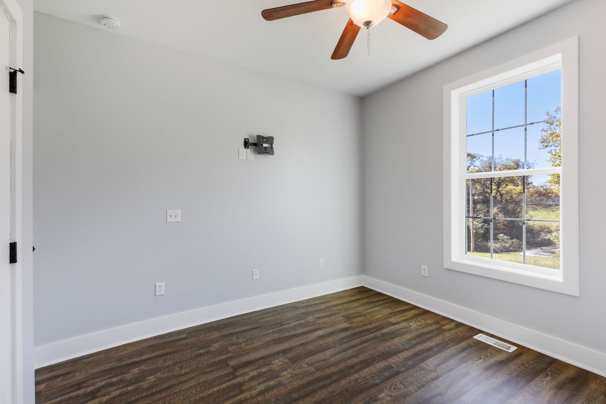 521 Boiling Springs Road Portland, TN 37148 - Photo 42 of 61 an empty room with wooden floor cabinet and windows