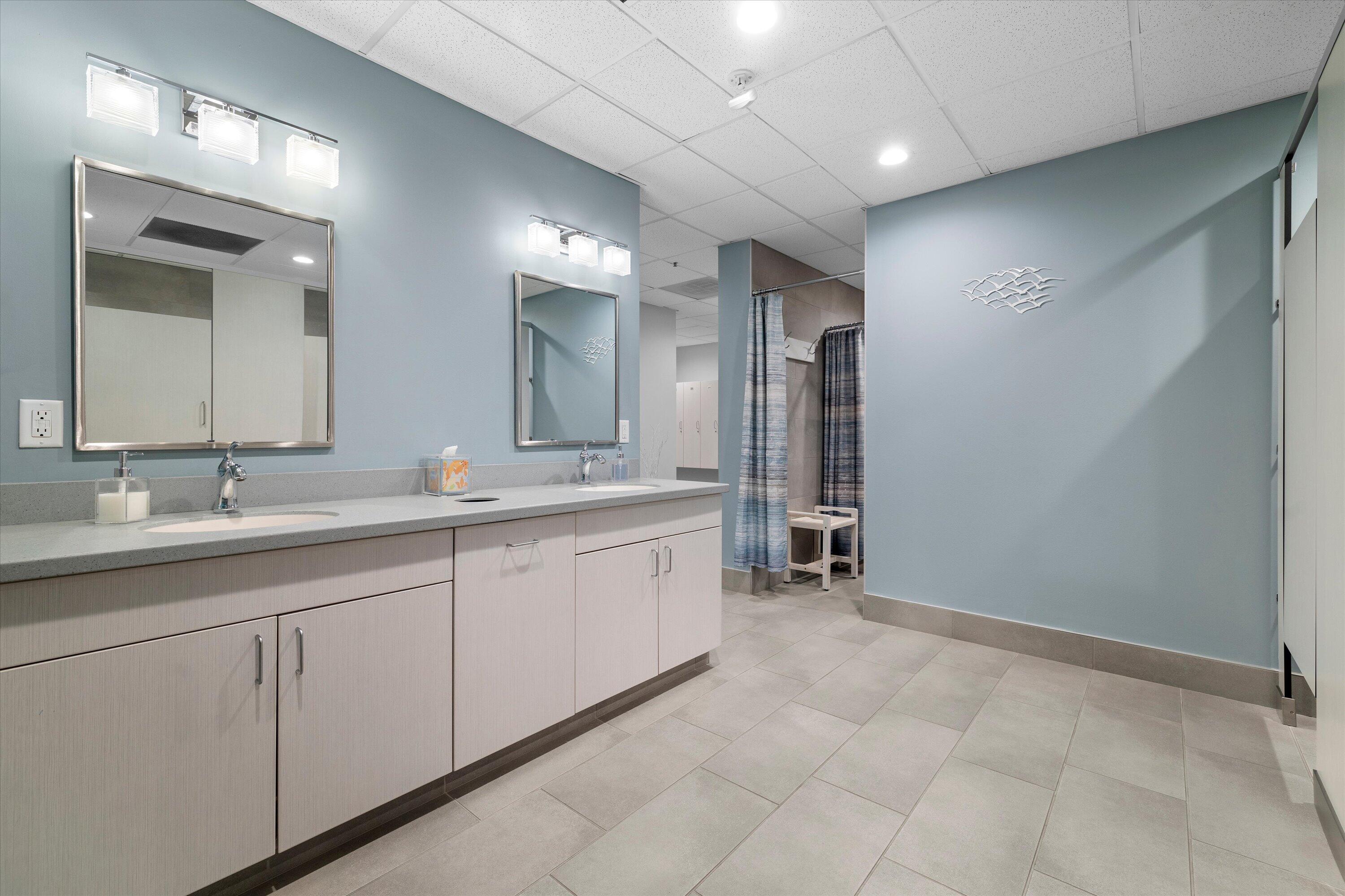 333 Lake Avenue, Unit 807 Racine, WI 53403 - Photo 34 of 57 Showers