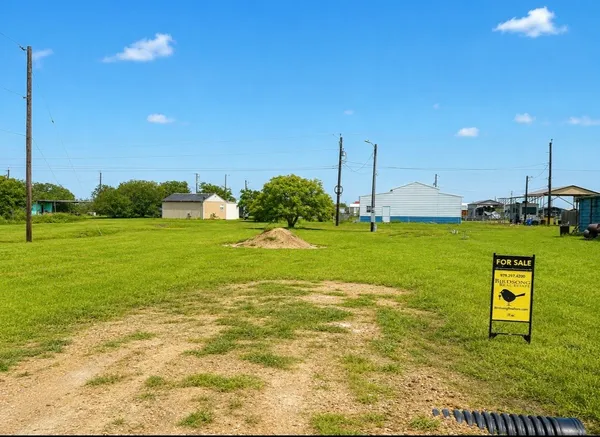 $30,000 | 177 Baracuda Drive, Palacios, TX 77465