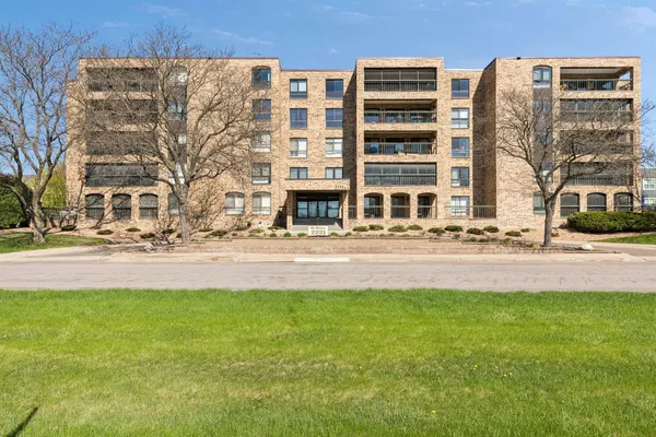$425,000 | 2221 Youngman Avenue West, Unit 501, St. Paul, MN 55116