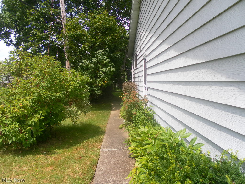 6271 Fairhaven Road Cleveland, OH 44124 - Photo 13 of 16