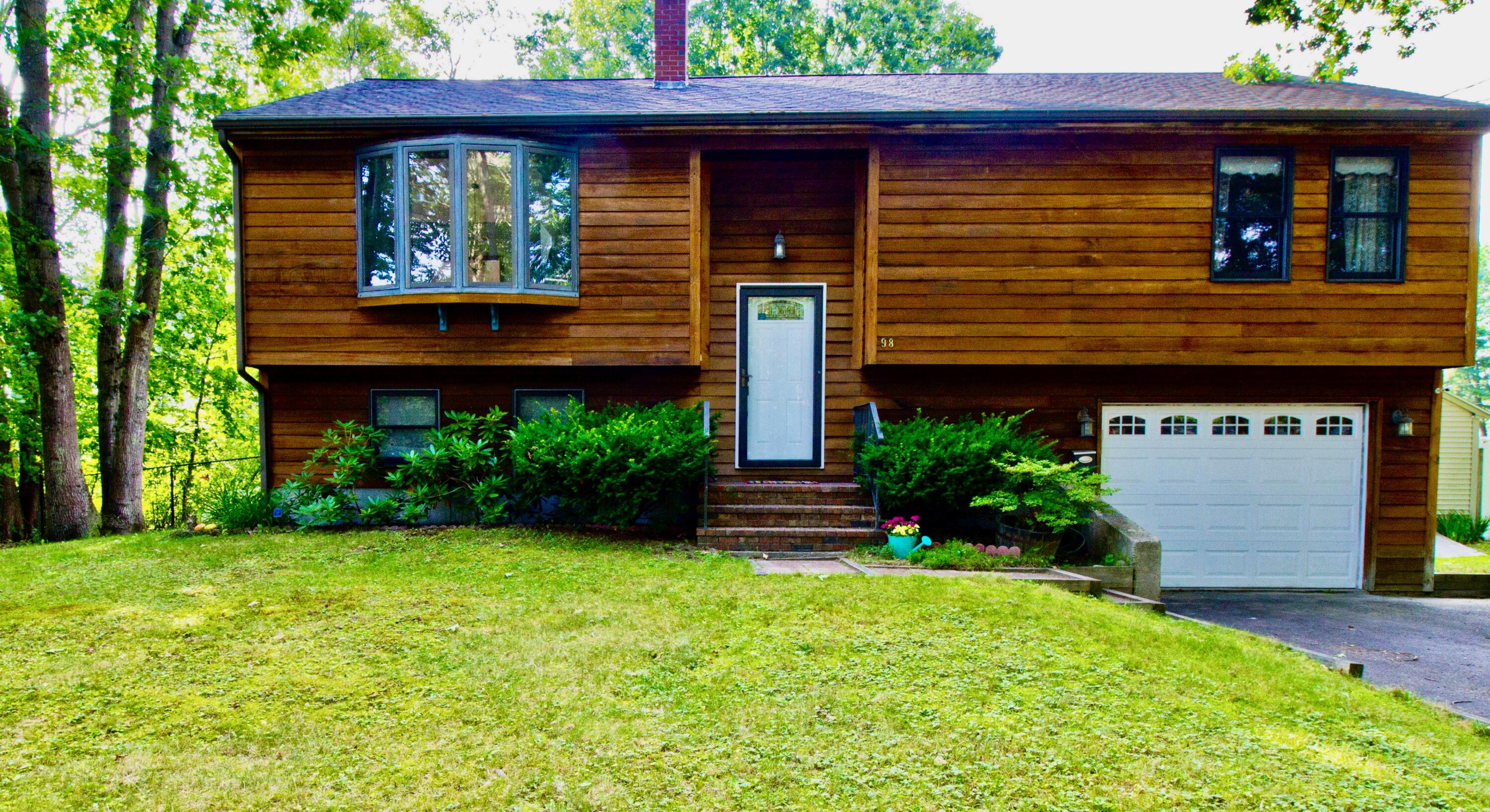 98 Pinecrest Road Portland, ME 04102 - Photo 1 of 20 IMG_2401