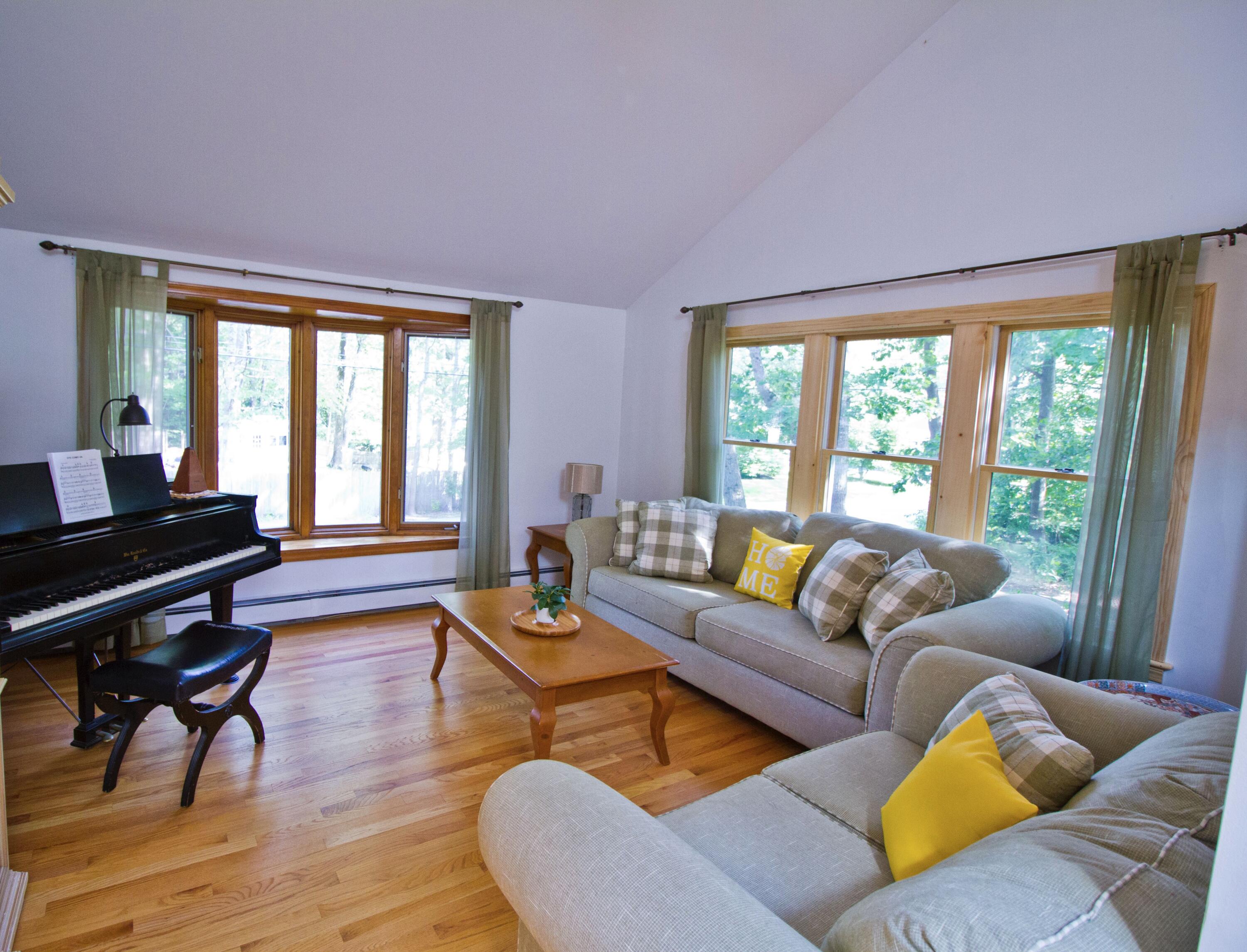 98 Pinecrest Road Portland, ME 04102 - Photo 10 of 20 IMG_2362