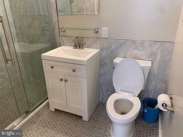 2609 Camelback Lane, Unit 3 Silver Spring, MD 20906 - Photo 26 of 41 owner's bathroom