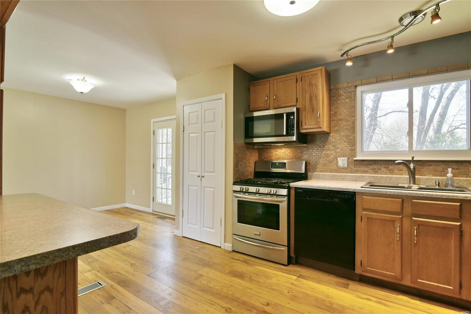 48 Roland Lane St. Peters, MO 63376 - Photo 11 of 32 Gallery Image 11