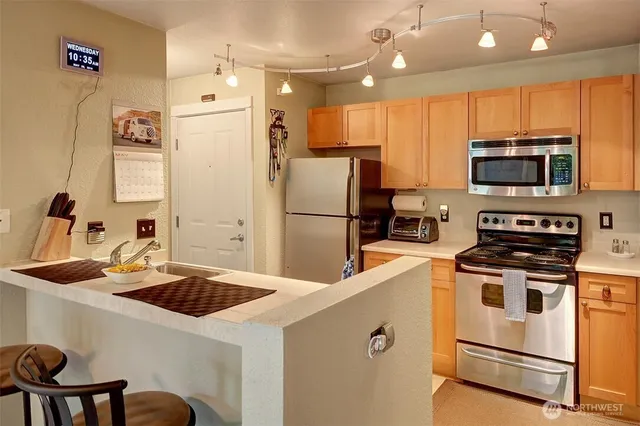 $399,900 | 9805 Avondale Road Northeast, Unit T254, Redmond, WA 98052