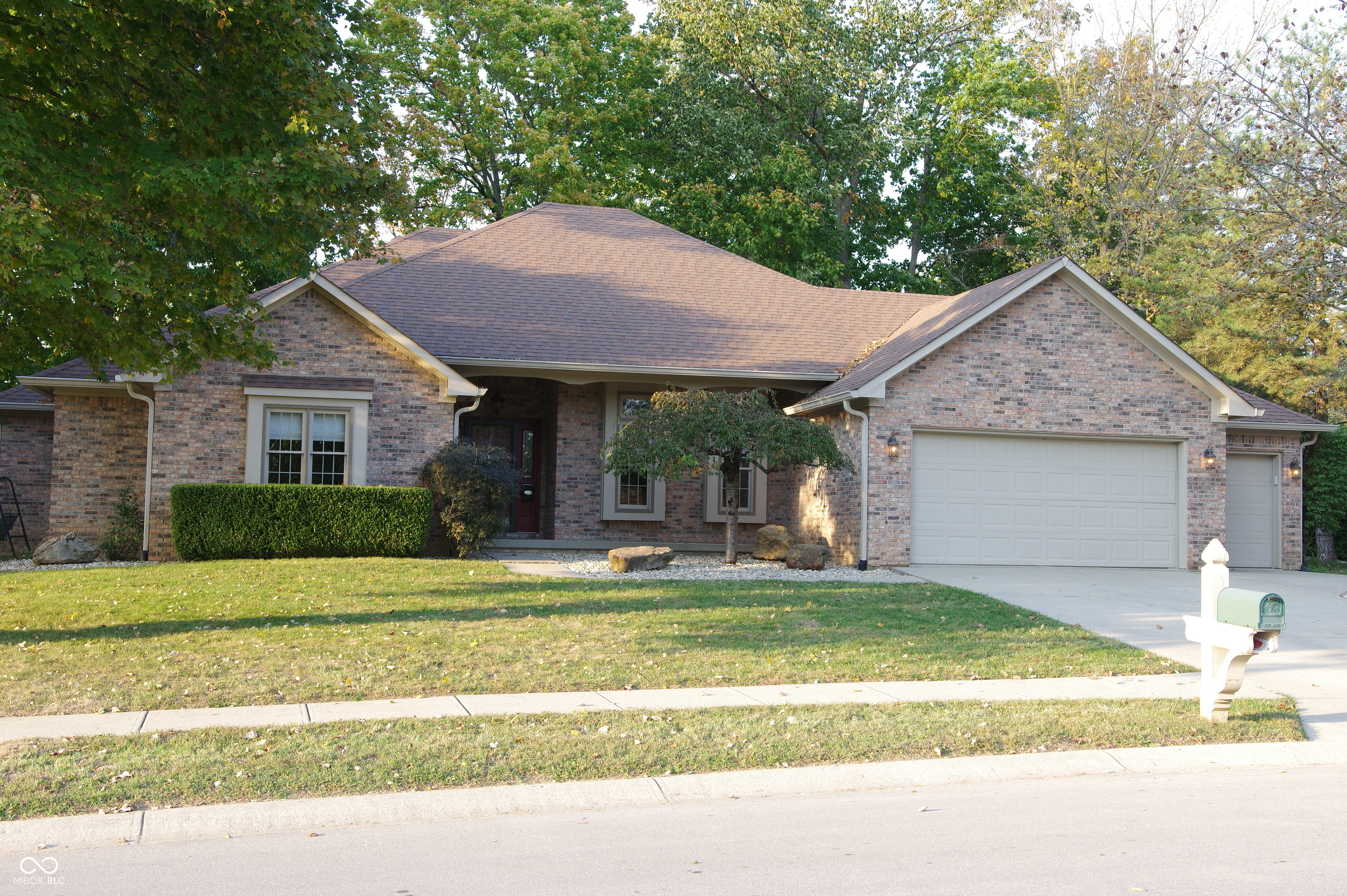 466 Sycamore Ridge Court Avon, IN 46123 - Photo 1 of 39 Gallery Image 1