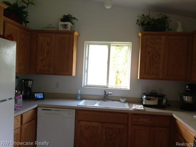 540 South Cass Lake Road Waterford, MI 48328 - Photo 4 of 9 540 South Cass Lake (Kitchen2).j