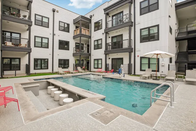 $2,995 | 3101 Govalle Avenue, Unit 301, Austin, TX 78702