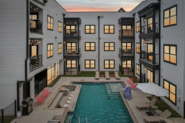 $2,995 | 3101 Govalle Avenue, Unit 301, Austin, TX 78702