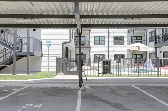 $2,995 | 3101 Govalle Avenue, Unit 301, Austin, TX 78702