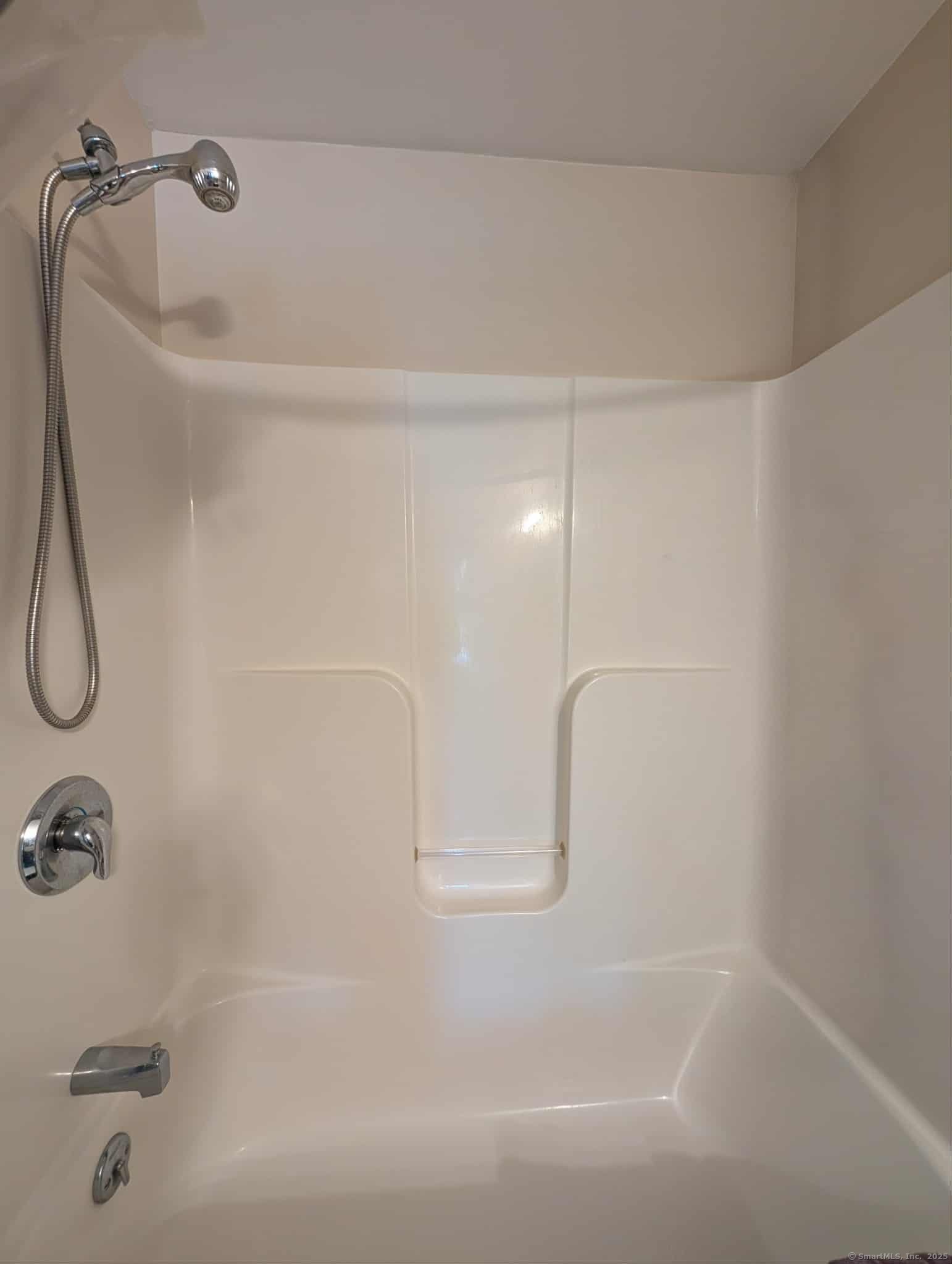 942 Riverside Drive Thompson, CT 06255 - Photo 18 of 21 a close up of a bathtub