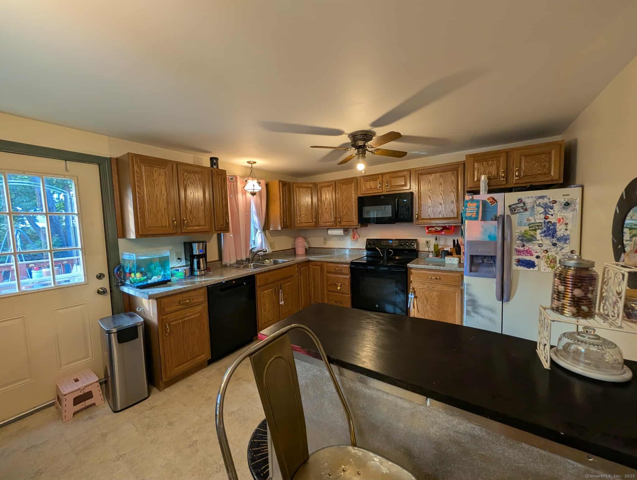 942 Riverside Drive Thompson, CT 06255 - Photo 4 of 21 a kitchen with granite countertop lots of counter top space