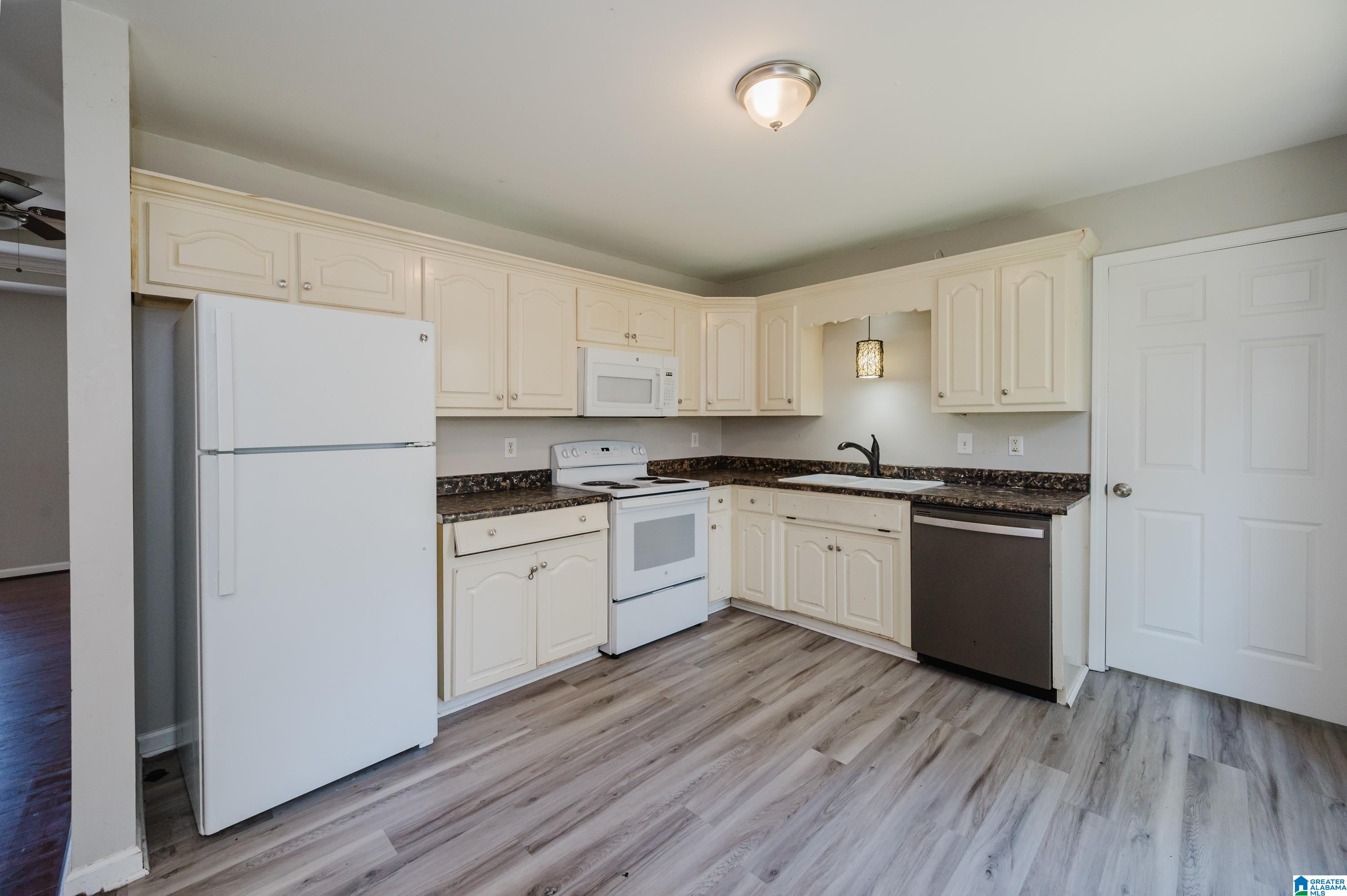 1402 Sardis Road Gardendale, AL 35071 - Photo 13 of 35