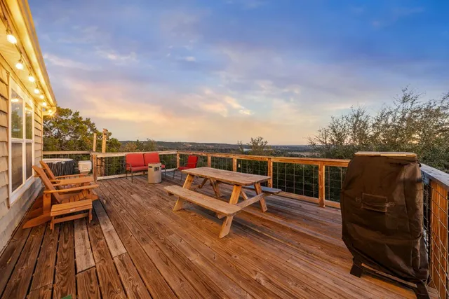 $465,000 | 28609 Paradise Manor Drive, Marble Falls, TX 78654