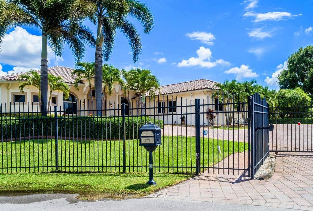 16500 Southwest 62nd Street Southwest Ranches, FL 33331 - Photo 15 of 100 a view of a garden and a street