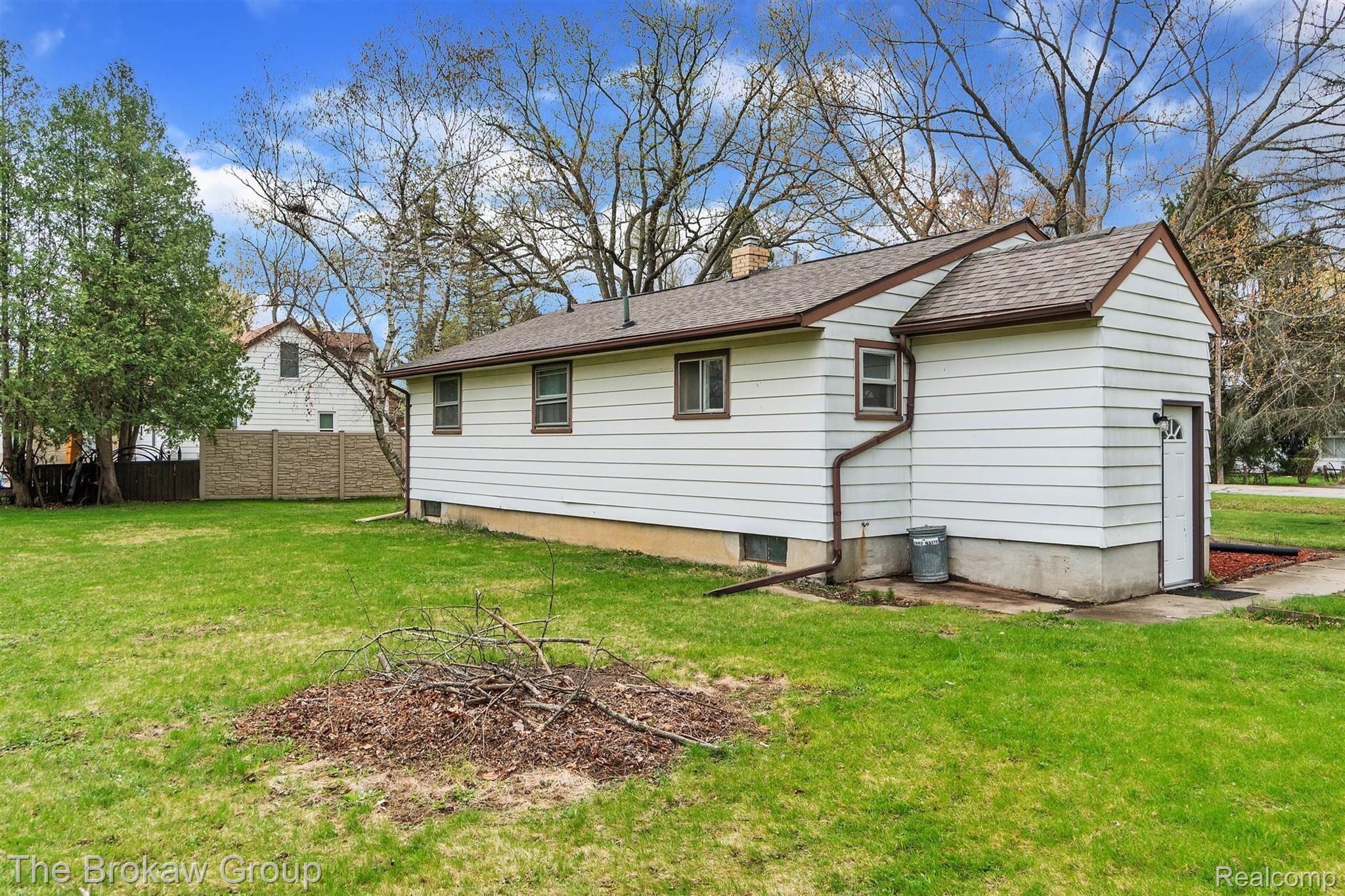 1057 Adams Road Burton, MI 48509 - Photo 25 of 27 25-1057 Adams-WindowStill-Real-Estate-Photography-25.jpg