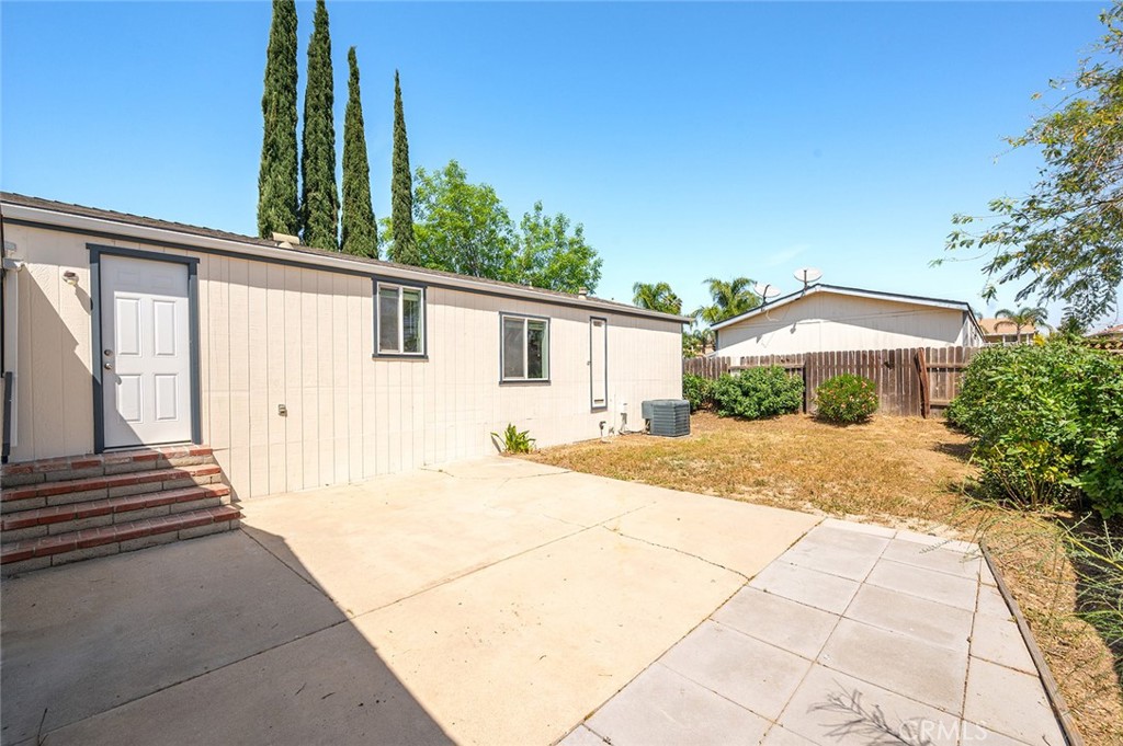 10412 Comstock Road Corona, CA 92883 - Photo 22 of 45