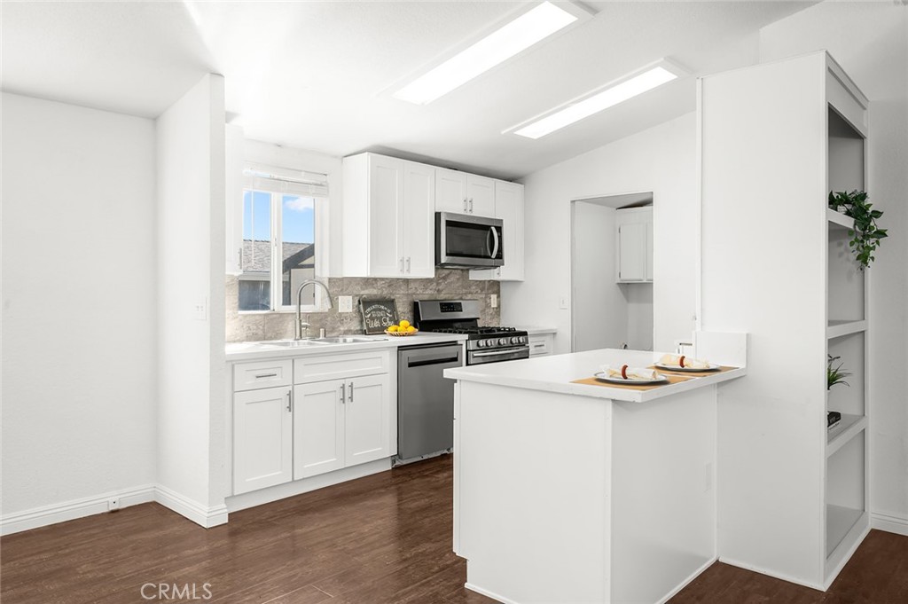 10412 Comstock Road Corona, CA 92883 - Photo 8 of 45