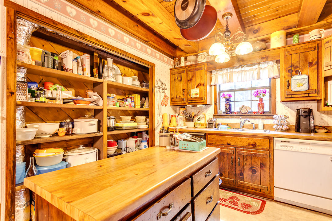 227 Russell Road Harriman, TN 37748 - Photo 6 of 23 011180620-5-227RussellRdHarrimanTN-SCREE