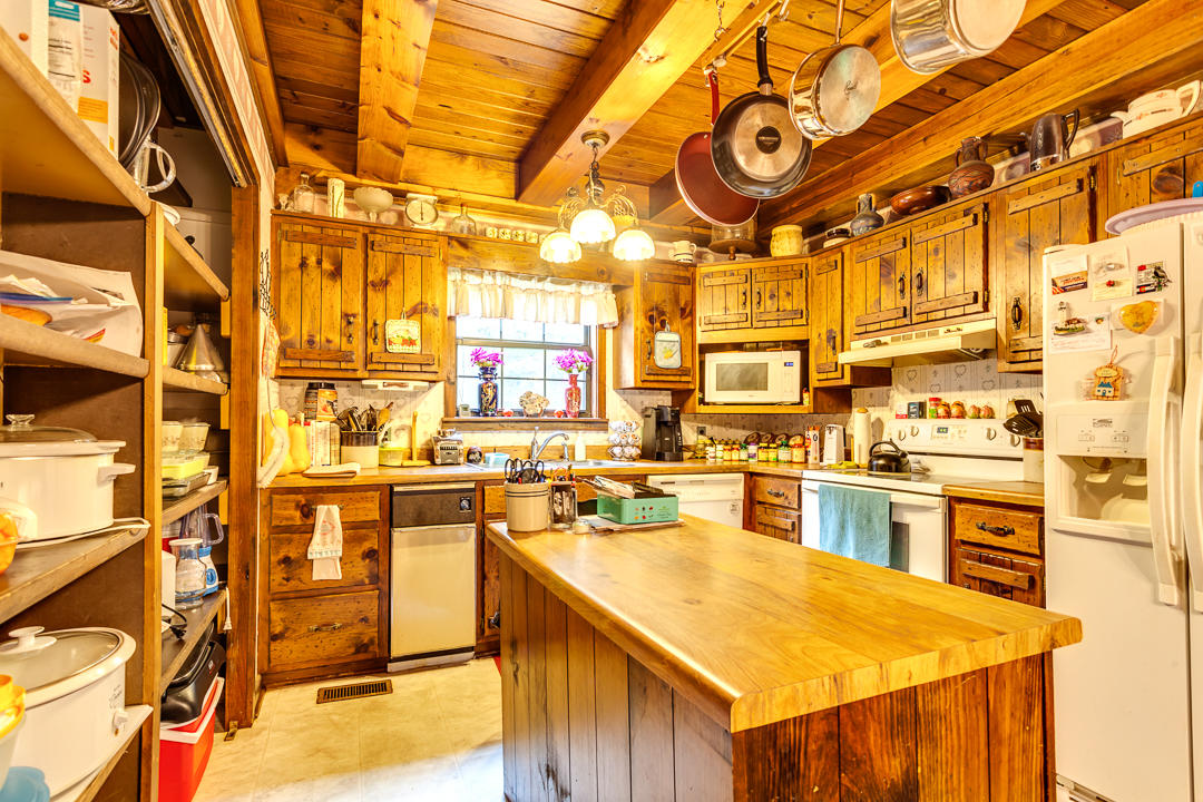 227 Russell Road Harriman, TN 37748 - Photo 7 of 23 010180620-5-227RussellRdHarrimanTN-SCREE