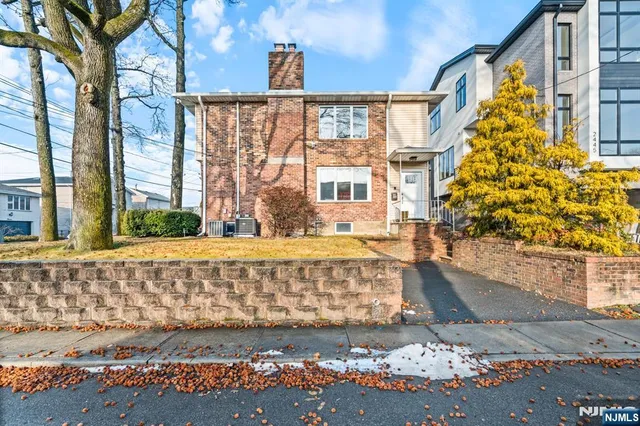 $3,300 | 15 Hillcrest Avenue, Unit A, Fort Lee, NJ 07024