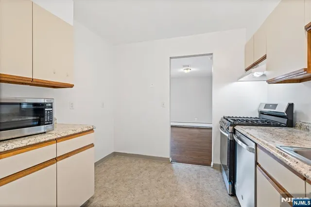 $3,300 | 15 Hillcrest Avenue, Unit A, Fort Lee, NJ 07024