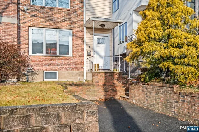 $3,300 | 15 Hillcrest Avenue, Unit A, Fort Lee, NJ 07024