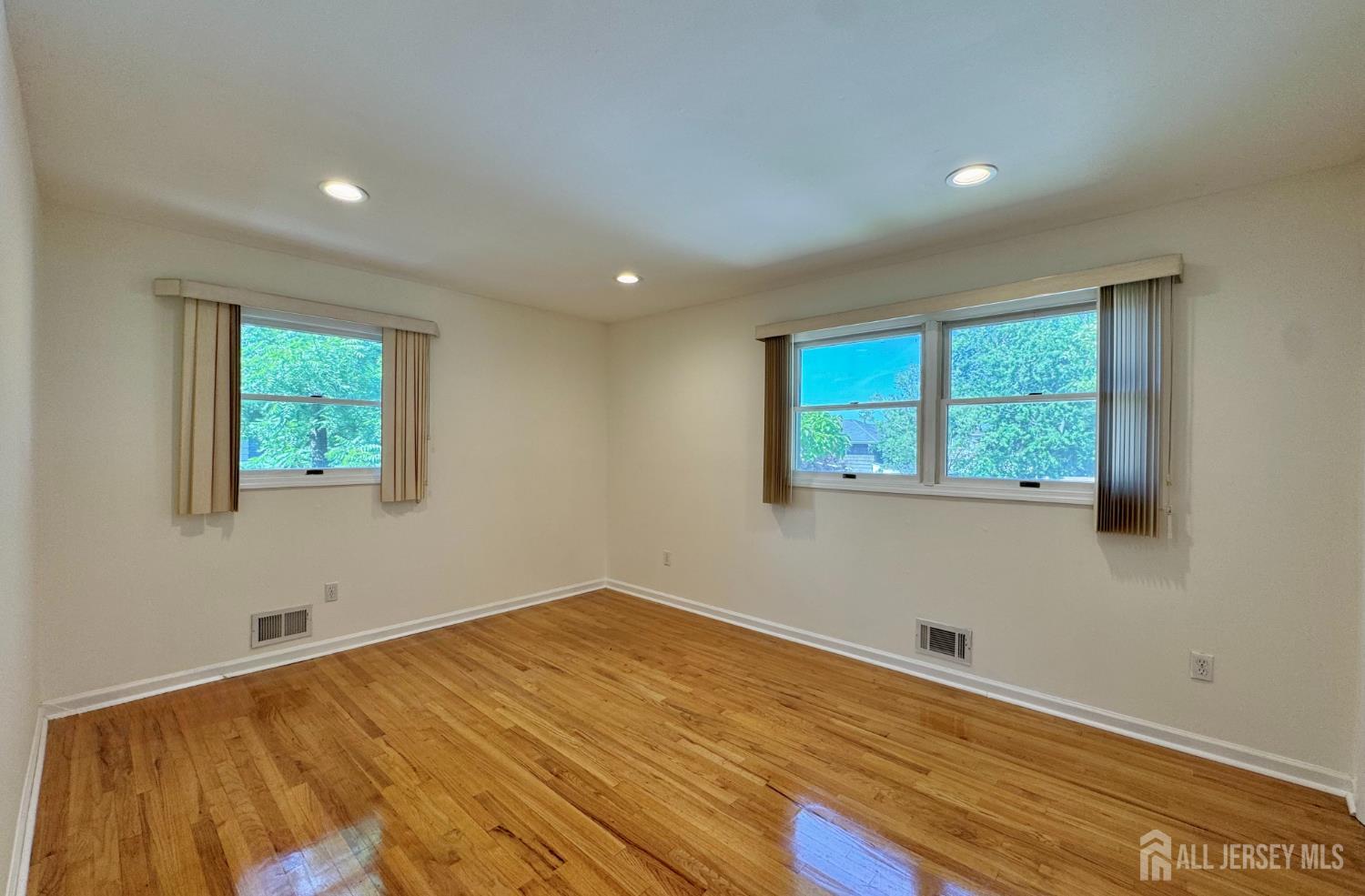 19 Library Place Edison, NJ 08820 - Photo 12 of 25