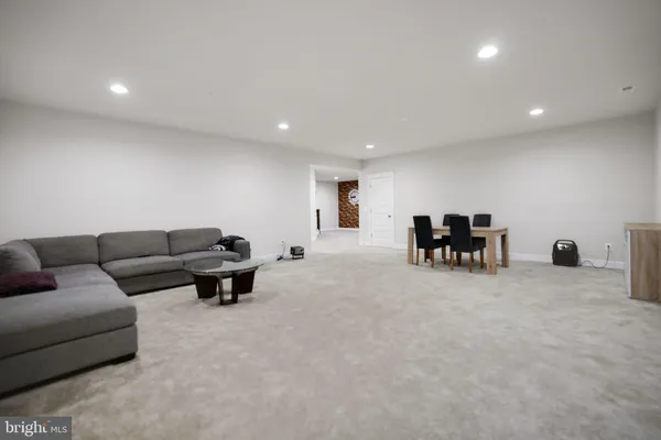 $4,500 | 17904 Ridgewood Place, Round Hill, VA 20141