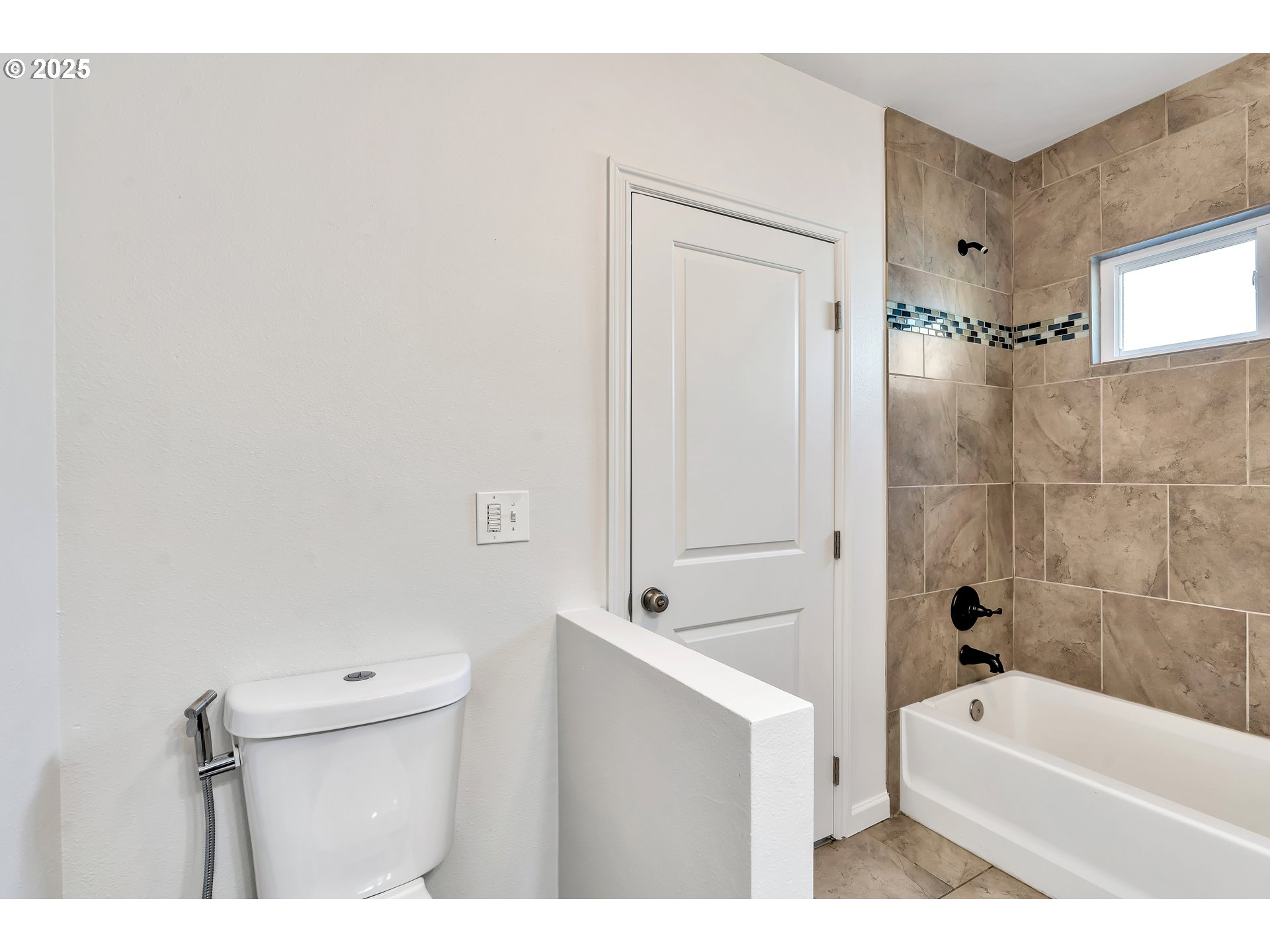 1307 North Kilpatrick Street Portland, OR 97217 - Photo 18 of 46 a bathroom with a bathtub a sink a toilet and a mirror