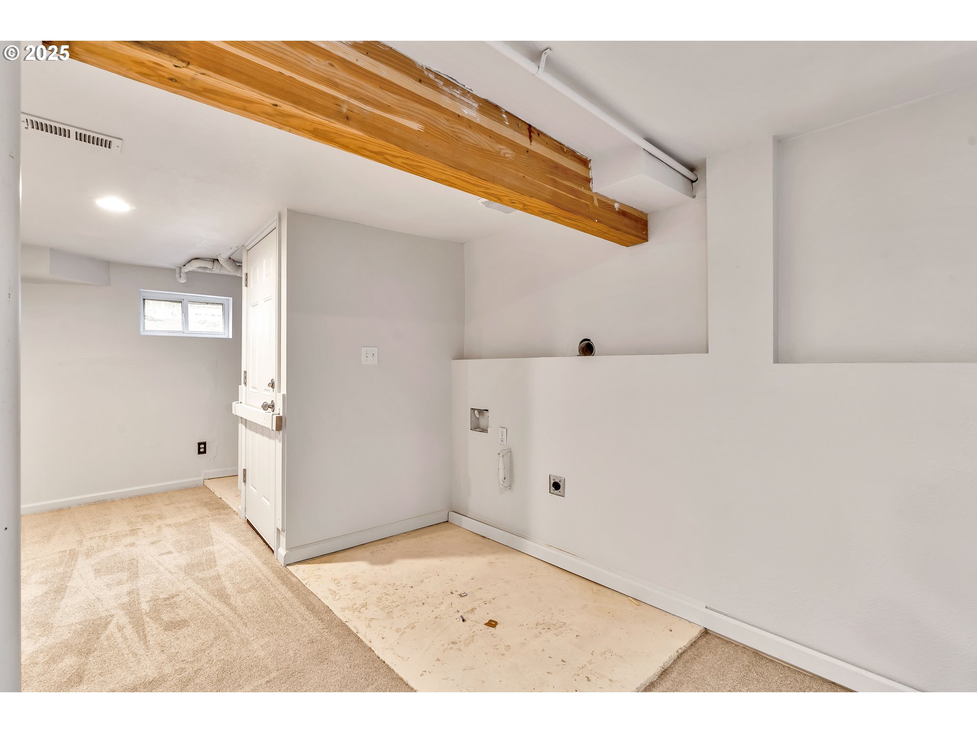 1307 North Kilpatrick Street Portland, OR 97217 - Photo 31 of 46 a view of an empty room