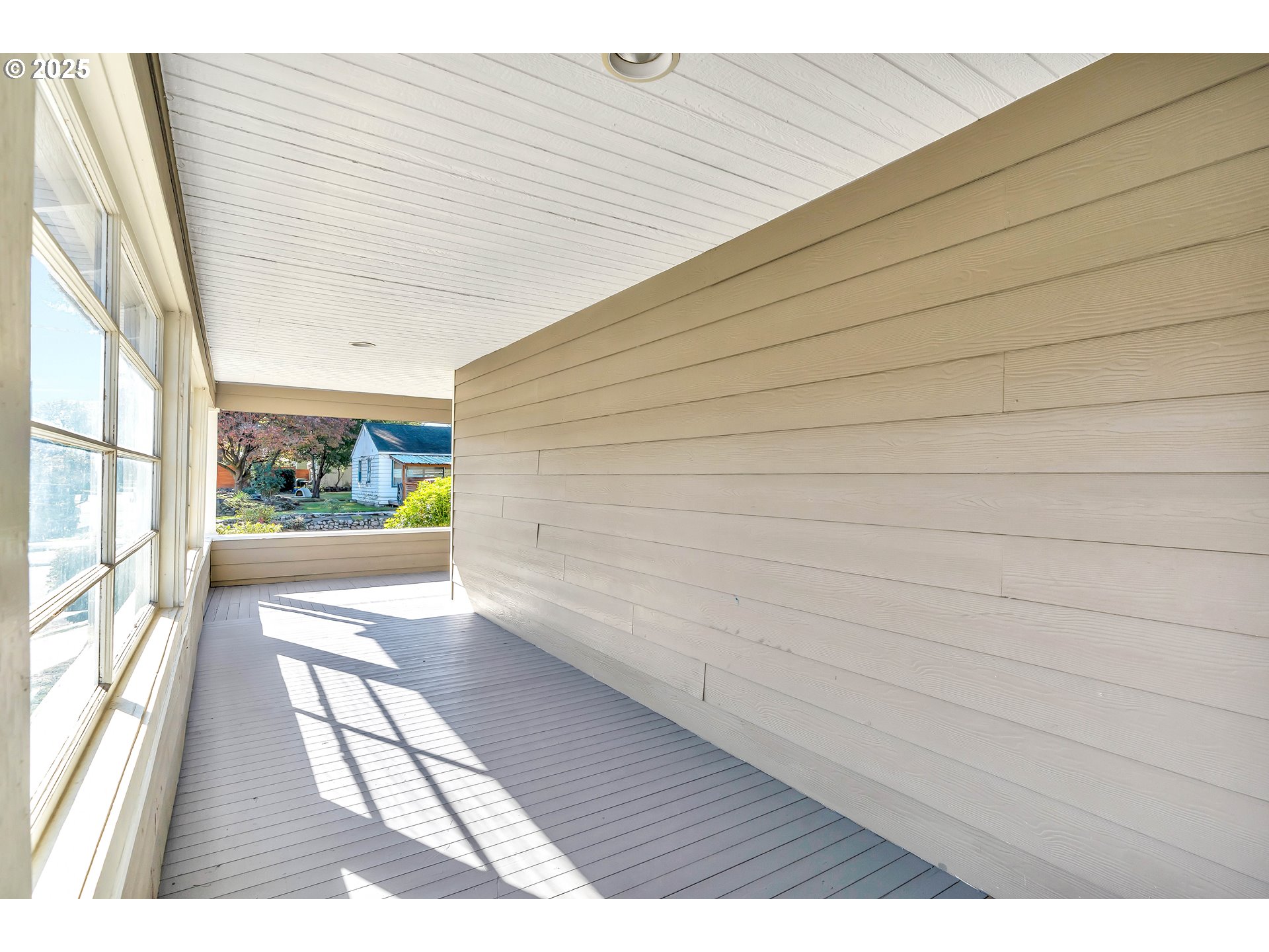 1307 North Kilpatrick Street Portland, OR 97217 - Photo 38 of 46 a view of an entryway