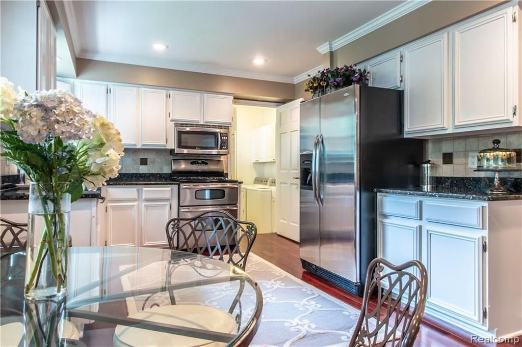 14728 Riverside Street Livonia, MI 48154 - Photo 8 of 29
