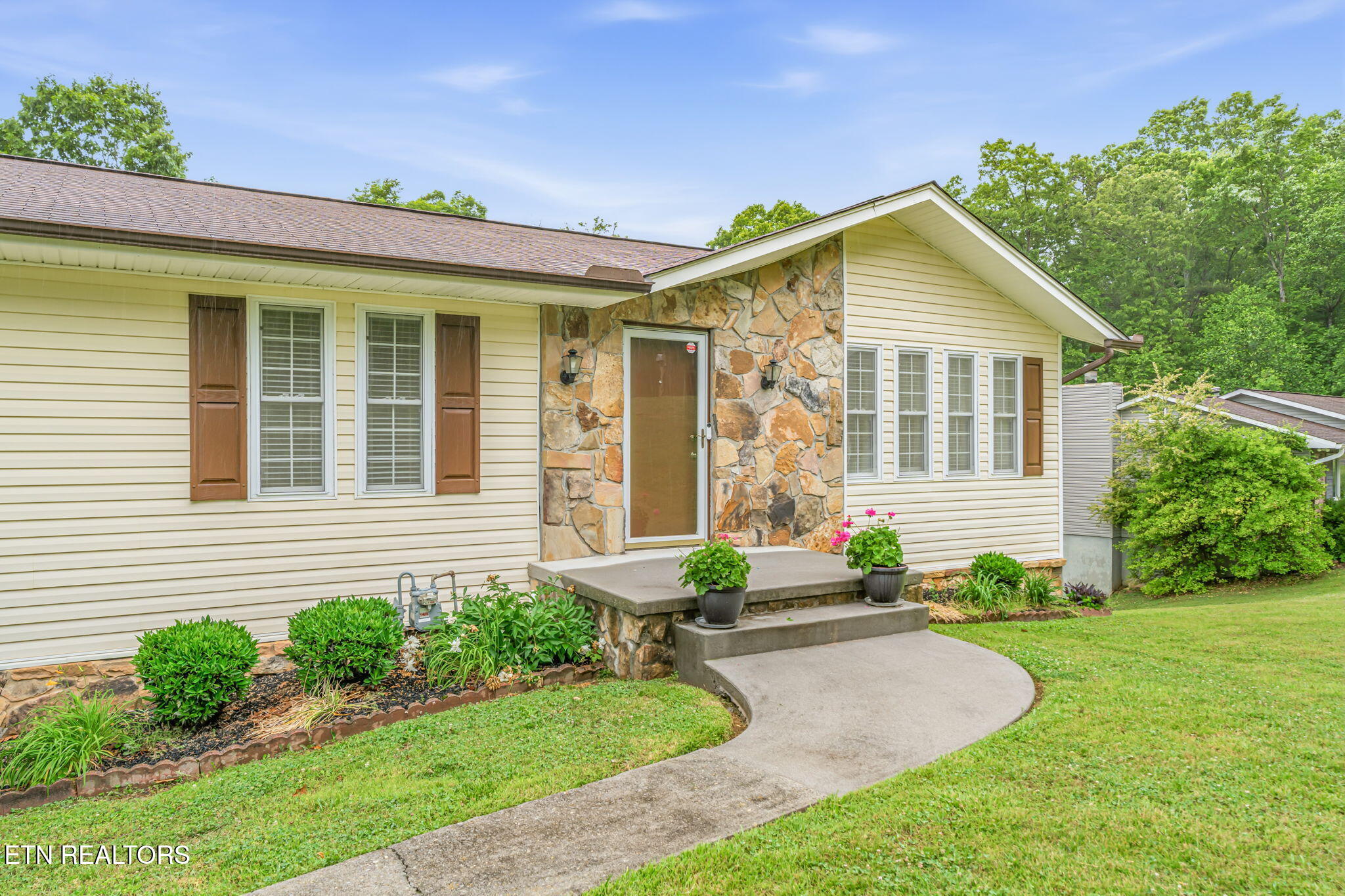 7921 Blueberry Road Powell, TN 37849 - Photo 2 of 34 Front Porch