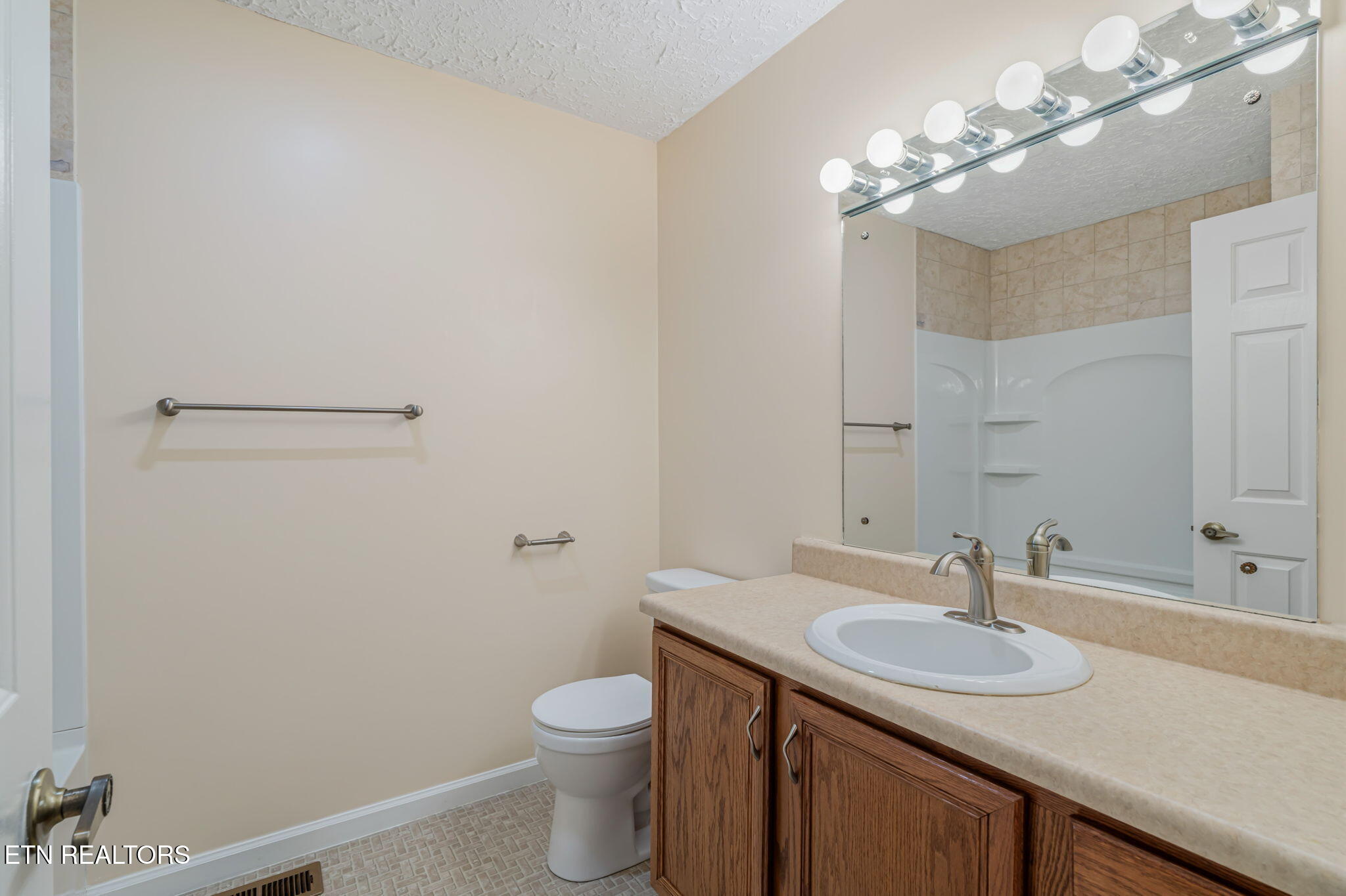 7921 Blueberry Road Powell, TN 37849 - Photo 21 of 34 Hall Bathroom