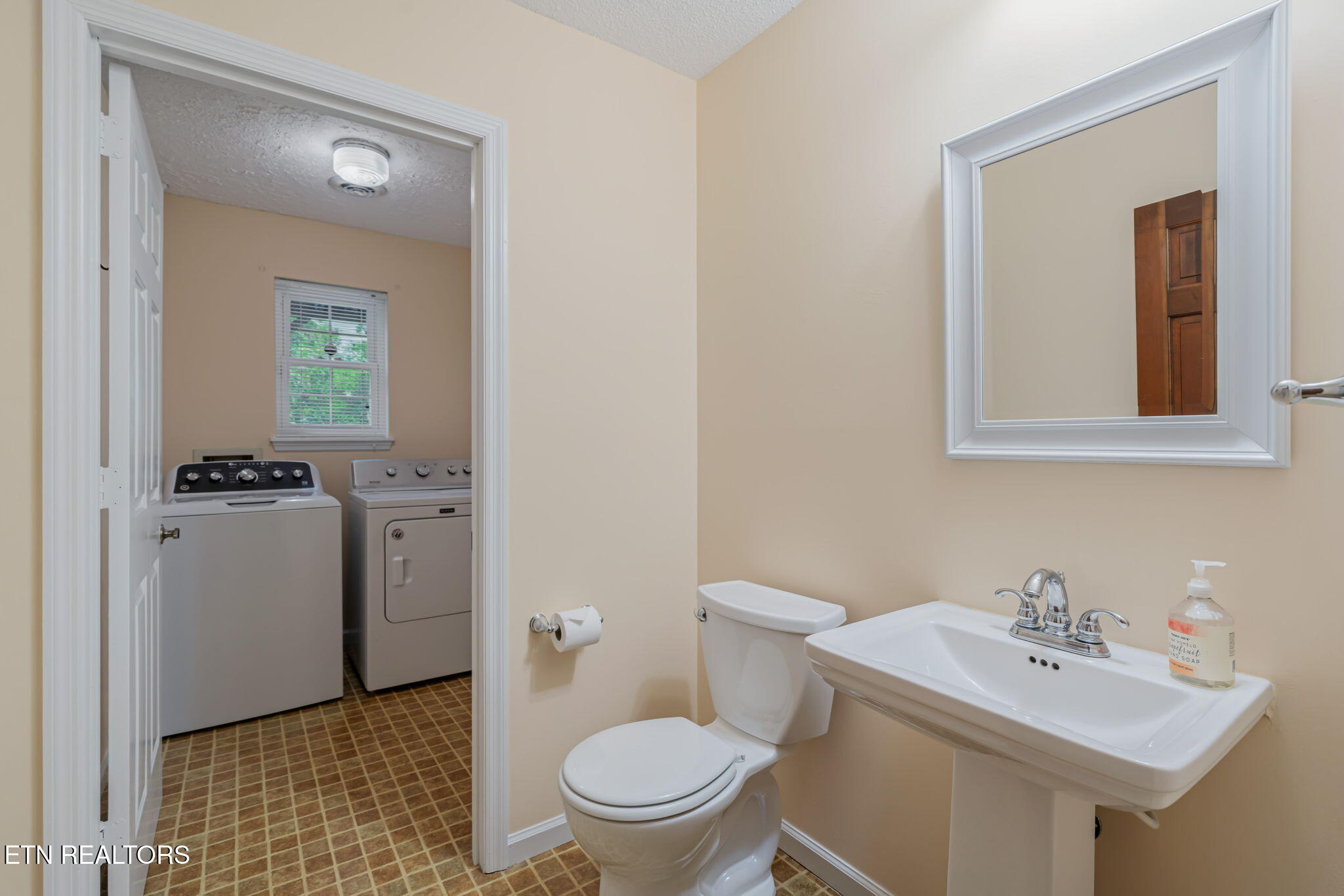 7921 Blueberry Road Powell, TN 37849 - Photo 25 of 34 Downstairs Half Bath:Laundry